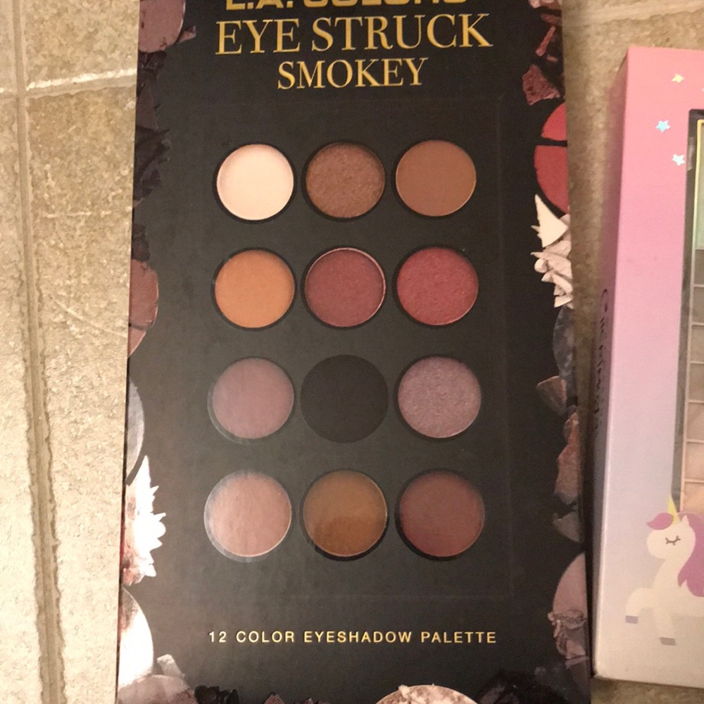 Makeup bundle - Picture 2 of 4